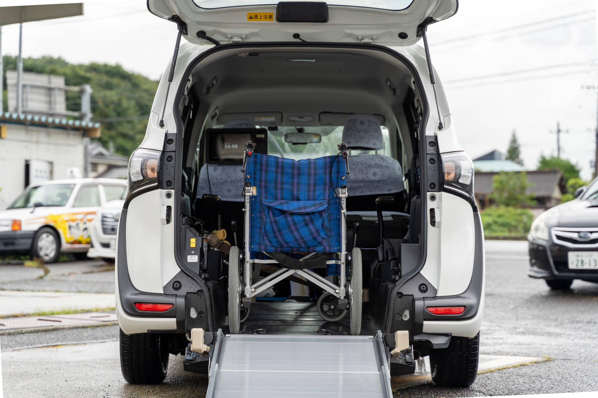 白河観光交通株式会社|福祉車両（スロープ付き）